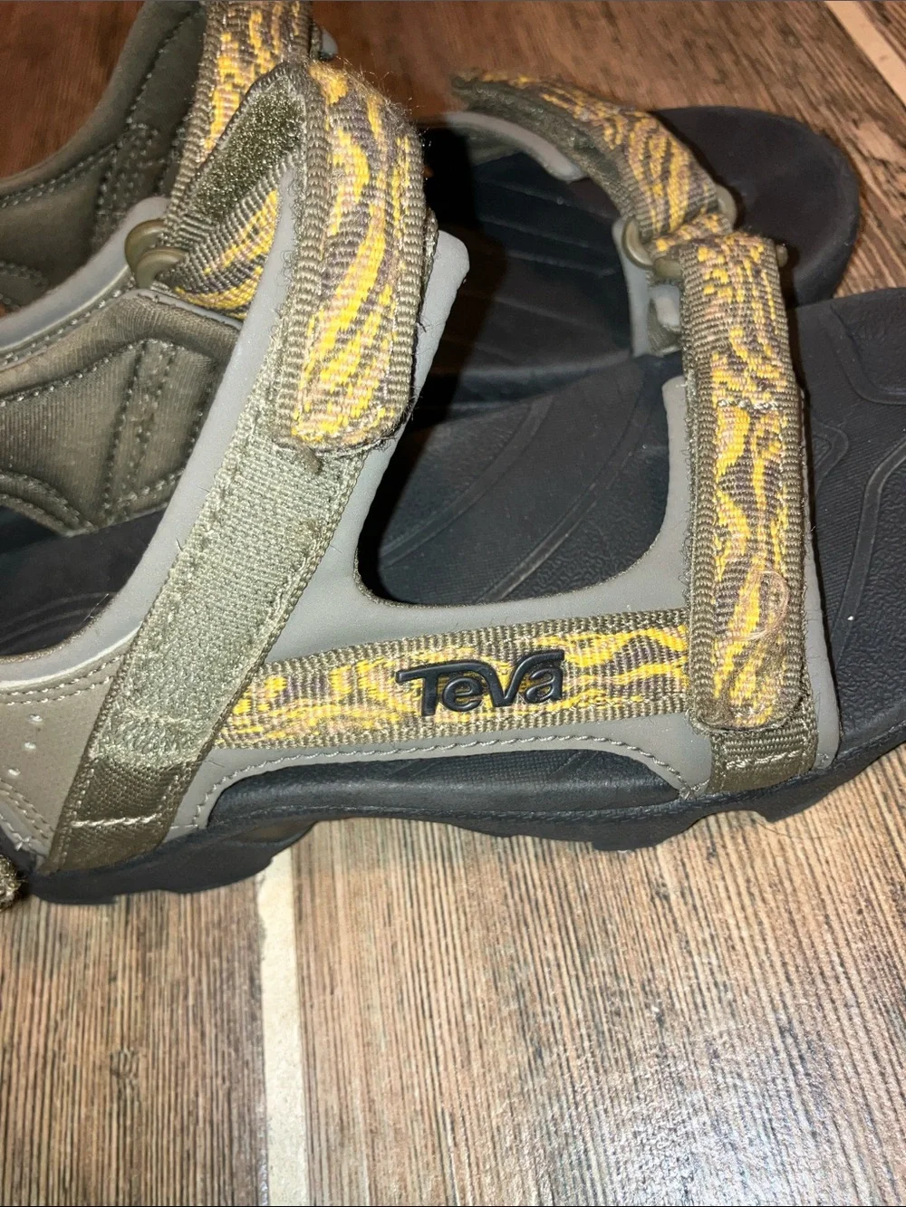 Teva Boy's Tanza Sandal, Lava Olive, 2 Kid